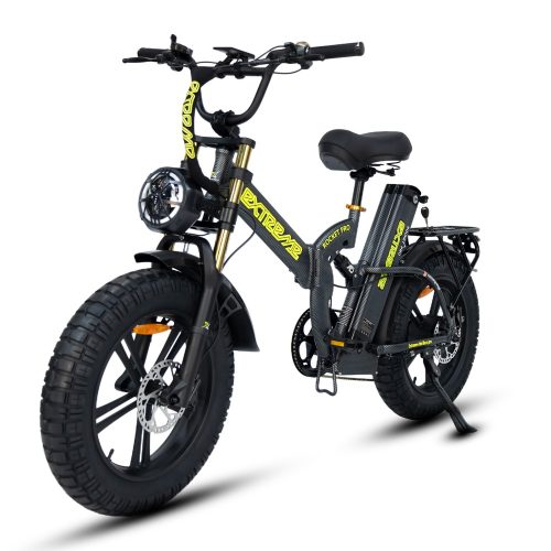 אופניים חשמליים Extreme ROCKET PRO 60V 25A במבט אלכסוני מלפנים, עם מזלג קדמי כפול, פנס בסגנון אופנוע וצמיגי שומן 4.5 אינץ׳